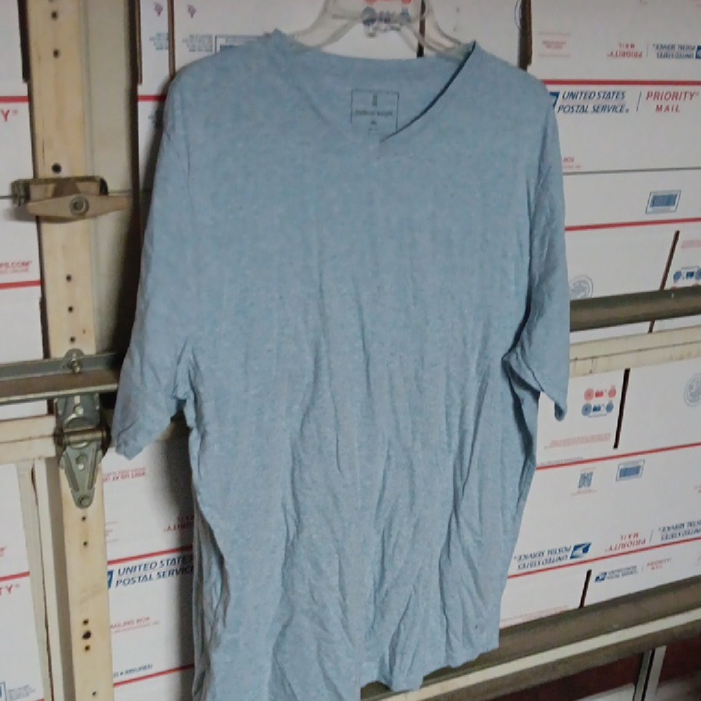 Mutual Qeave Size 2XLT Men's Light Blue V-Neck Shirt (SKU 520)